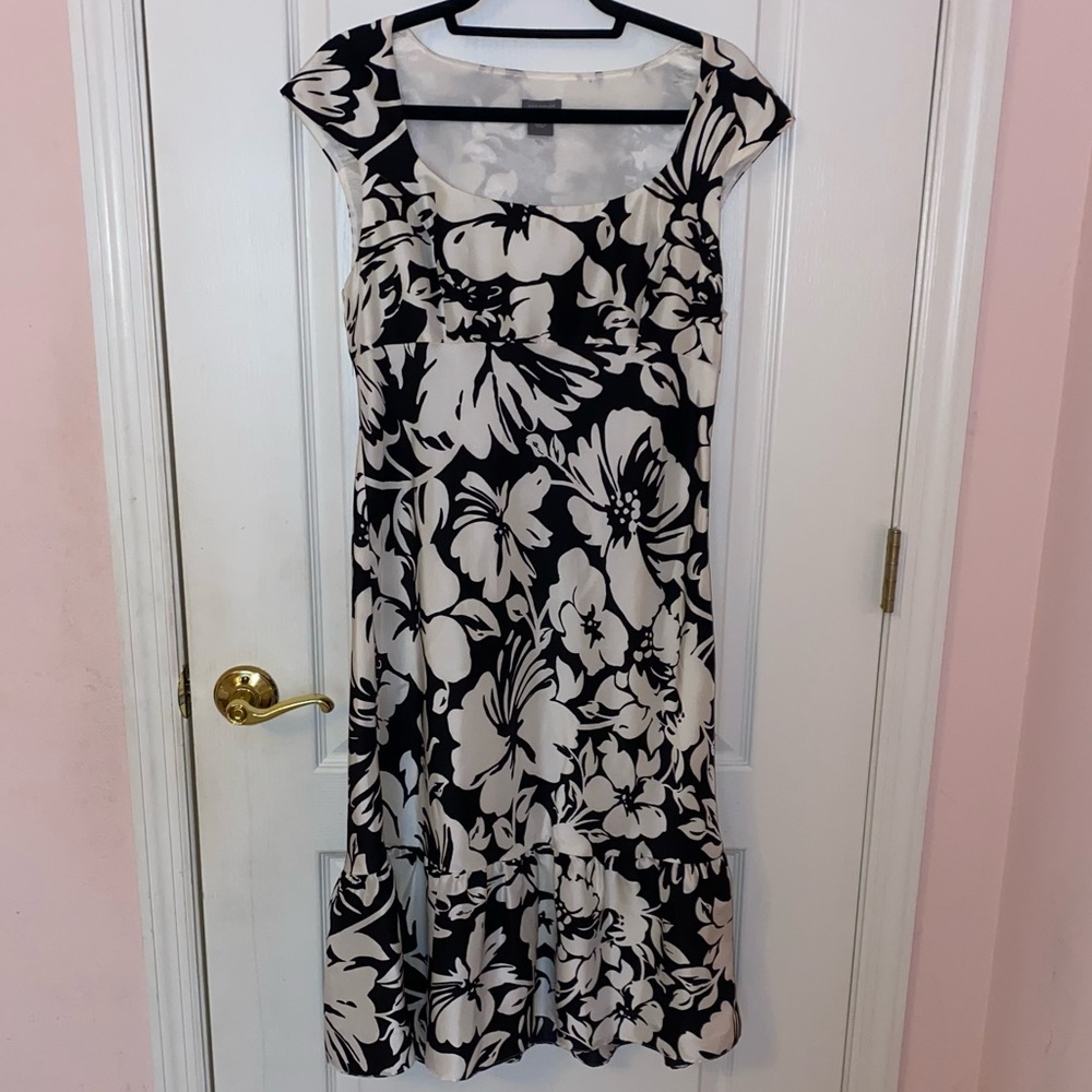 Ann Taylor Silk Floral Capped Sleeve Classic Black White Ruffle Midi Dress